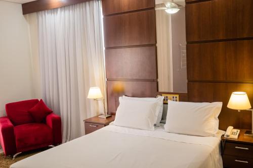 Katil atau katil-katil dalam bilik di Ibituruna Center Hotel