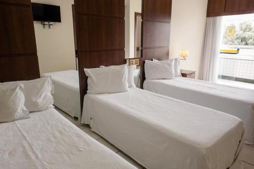 Katil atau katil-katil dalam bilik di Ibituruna Center Hotel