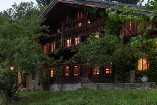 Taman di luar Arthaus Megève