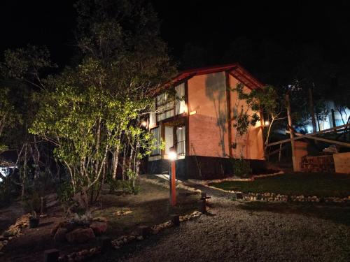 a building with a light in front of it at night at CHALÉS LUAR DO PICO in Santo Antônio do Pinhal