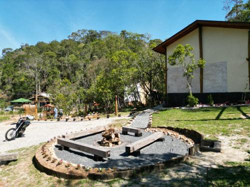a park with a fire pit and a building at CHALÉS LUAR DO PICO in Santo Antônio do Pinhal