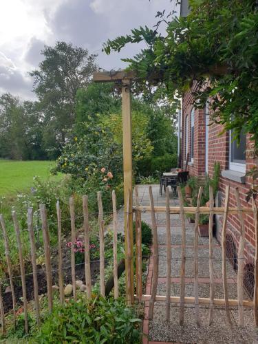 a wooden fence in front of a house at Ferienwohnung Medemgarten in Neuenkirchen