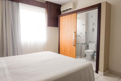 Bilik mandi di Ibituruna Center Hotel