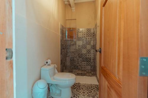 Bilik mandi di Hotel Casa Piedad