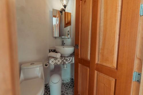 Bilik mandi di Hotel Casa Piedad