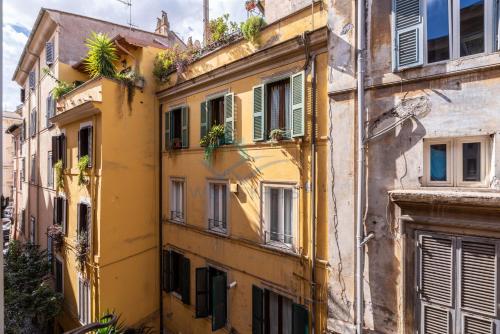 Warm nest in the old building of Piazza Navona