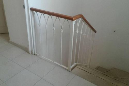 a staircase with white railings in a room at Casa en la zona de Acapulco diamante in La Sabana