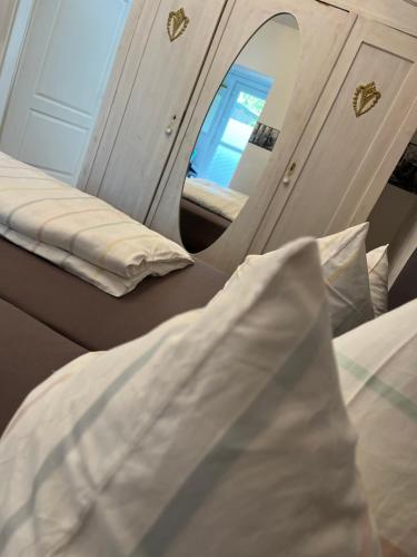 a room with two beds and a mirror at Die grüne Mitte in Pullenreuth