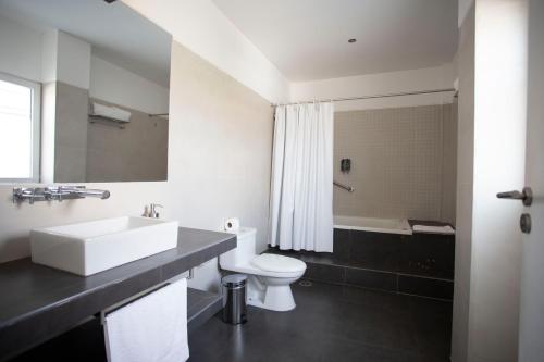 Ένα μπάνιο στο Tucan Suites Tarapoto - Hotel Asociado Casa Andina