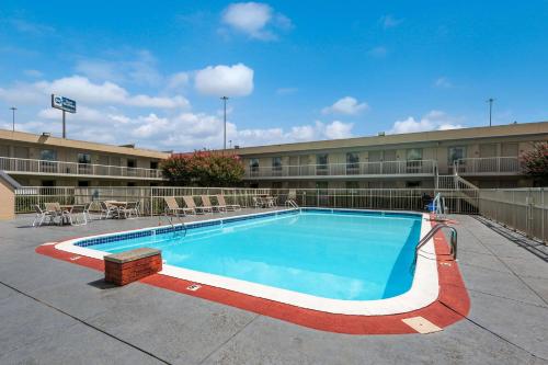 Piscina di Best Western University Inn o nelle vicinanze