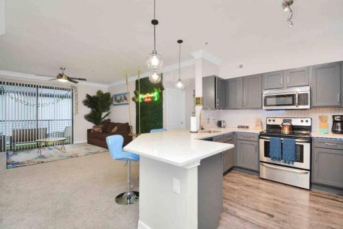 a kitchen with a white counter top in a room at Tropical Paradise- 2Bedroom/2Bath/NRG/MedCenter/Galleria in Houston