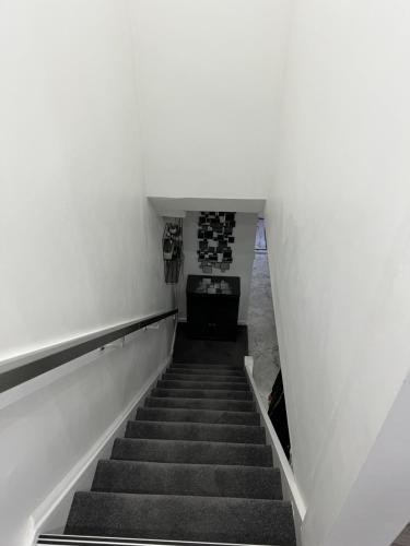 Penthouse Style Luxury 2 Bedroom House has Hot-Tub, extra fees apply photo 43