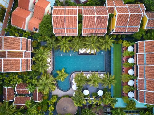vista aerea di un resort con piscina di La Siesta Hoi An Resort & Spa a Hoi An