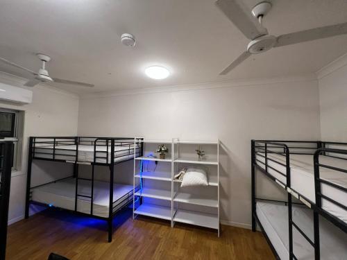 Postel nebo postele na pokoji v ubytování Tomato Backpackers