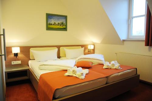 Ein Bett oder Betten in einem Zimmer der Unterkunft Hotelanlage Starick