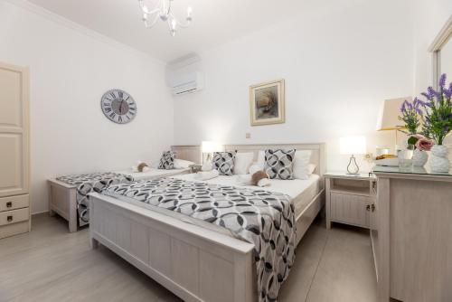 Ένα ή περισσότερα κρεβάτια σε δωμάτιο στο Panos Luxury Studios