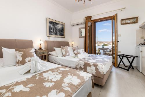 Ένα ή περισσότερα κρεβάτια σε δωμάτιο στο Panos Luxury Studios