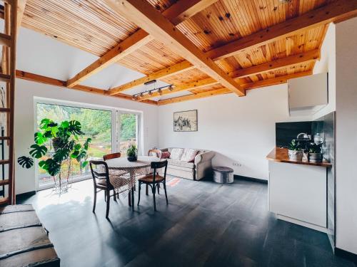 Kuchyňa alebo kuchynka v ubytovaní Lipolas-slowlife&guesthouse