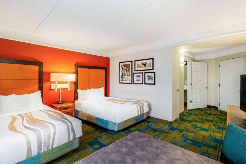 a hotel room with two beds and a television at La Quinta by Wyndham Fremont / Silicon Valley in Fremont