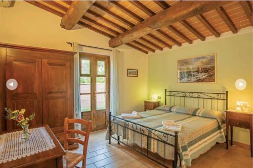 Ένα ή περισσότερα κρεβάτια σε δωμάτιο στο Agriturismo Il Pino