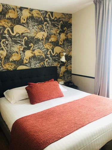Кровать или кровати в номере Hôtel Jeanne d'Arc Le Marais