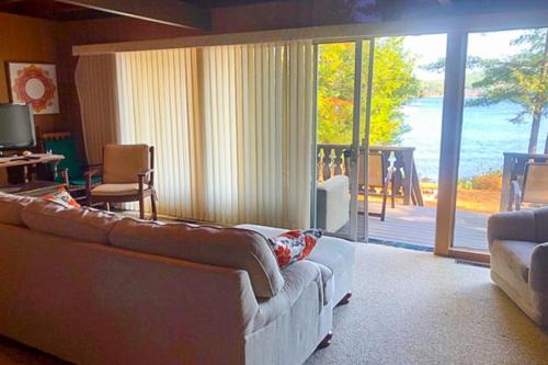 Lakeside Living – Photos 3