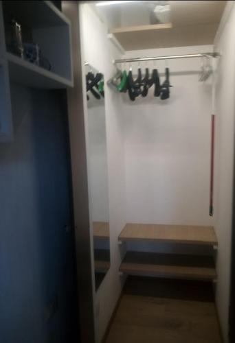 a room with a hallway with a sink and a shelf at Monteceneri 9 B&b in Rho