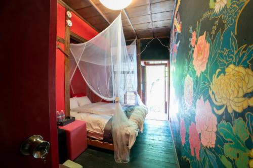 a bedroom with a bed with a mosquito net at Villa Sacra in Kamakura