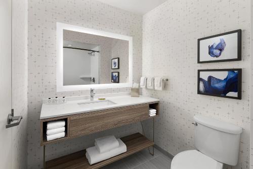 Crowne Plaza Atlanta Perimeter at Ravinia, an IHG Hotel Image