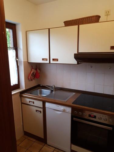 Cuisine ou kitchenette dans l'établissement Hus Waterkant