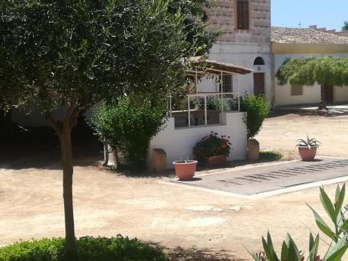 Taman di luar Baglio Spanò - Antiche Dimore di Sicilia