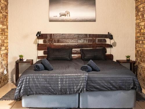 En eller flere senge i et værelse på Cottage@Injabulo