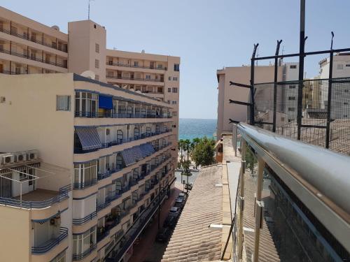 Ático centrico, 50m del mar, vista al mar y Peñon, gran terraza, parking, bicycle-friendly