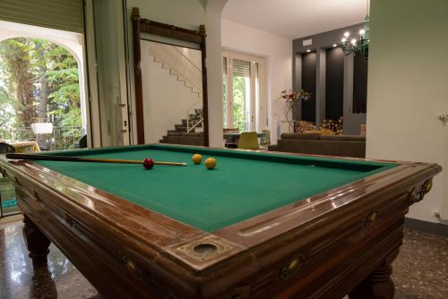 a pool table with balls on it in a living room at LN ETNA HOUSE-villa ad uso esclusivo in Pedara