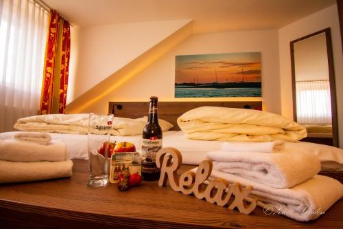 Letto o letti in una camera di Hotel Zwei Linden - links der Elbe - Niedersachsen