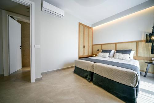 Postel nebo postele na pokoji v ubytování Lenikos Resort