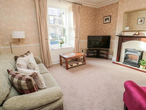 a living room with a couch and a television at 19 Duke Street in Alnwick