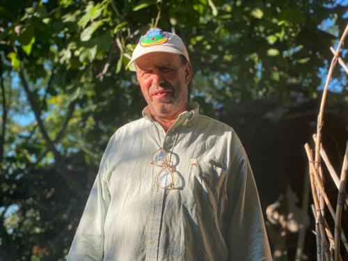 an older man wearing a hat and glasses at Le Sommet Naturel in Chefchaouene