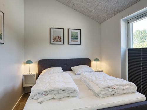 Voodi või voodid majutusasutuse 9 person holiday home in Dannemare toas