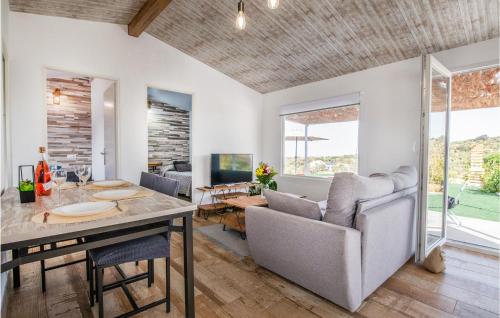 Χώρος καθιστικού στο Awesome Home In El Gastor With Kitchen