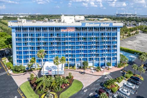 una vista aerea del saratoga hotel di Stadium Hotel a Miami Gardens