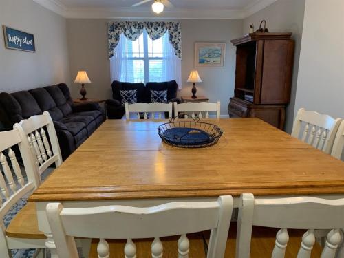 1115 Crow Creek Drive – Photos 2