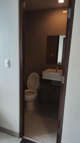 Bathroom sa 18th floor seaview 1Bedroom unit