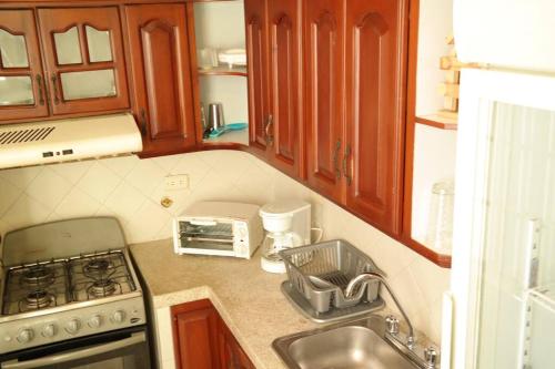 Kuchyň nebo kuchyňský kout v ubytování Casa Anillo vía, cerca a CC Cañaveral y Clínica