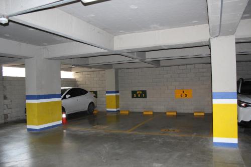 a parking garage with two cars parked in it at En el Rodadero Santa Marta apto Moderno con piscina,sauna,turco,Jacuzzi in Rodadero