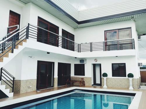 Bazén v ubytování Paradise Beach House D-2 nebo v jeho okolí