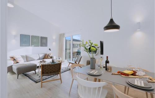 Χώρος καθιστικού στο Beach Front Home In Lembruchdümmer See