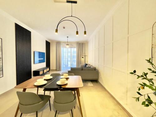 Телевизор и/или развлекательный центр в GOODWOOD SUITES HOMES VACATION