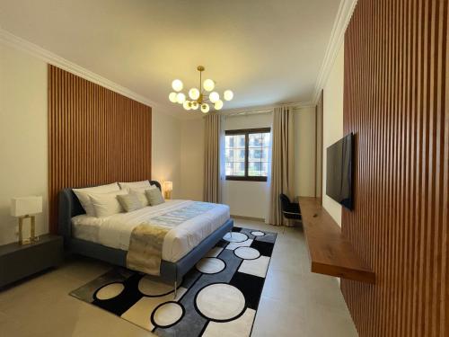 Телевизор и/или развлекательный центр в GOODWOOD SUITES HOMES VACATION