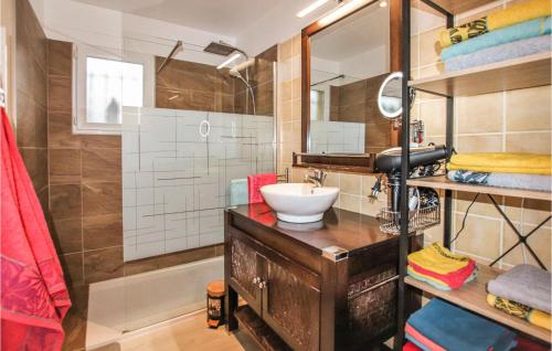 a bathroom with a sink and a mirror at Amazing Home In Montlimar With Outdoor Swimming Pool in Montélimar